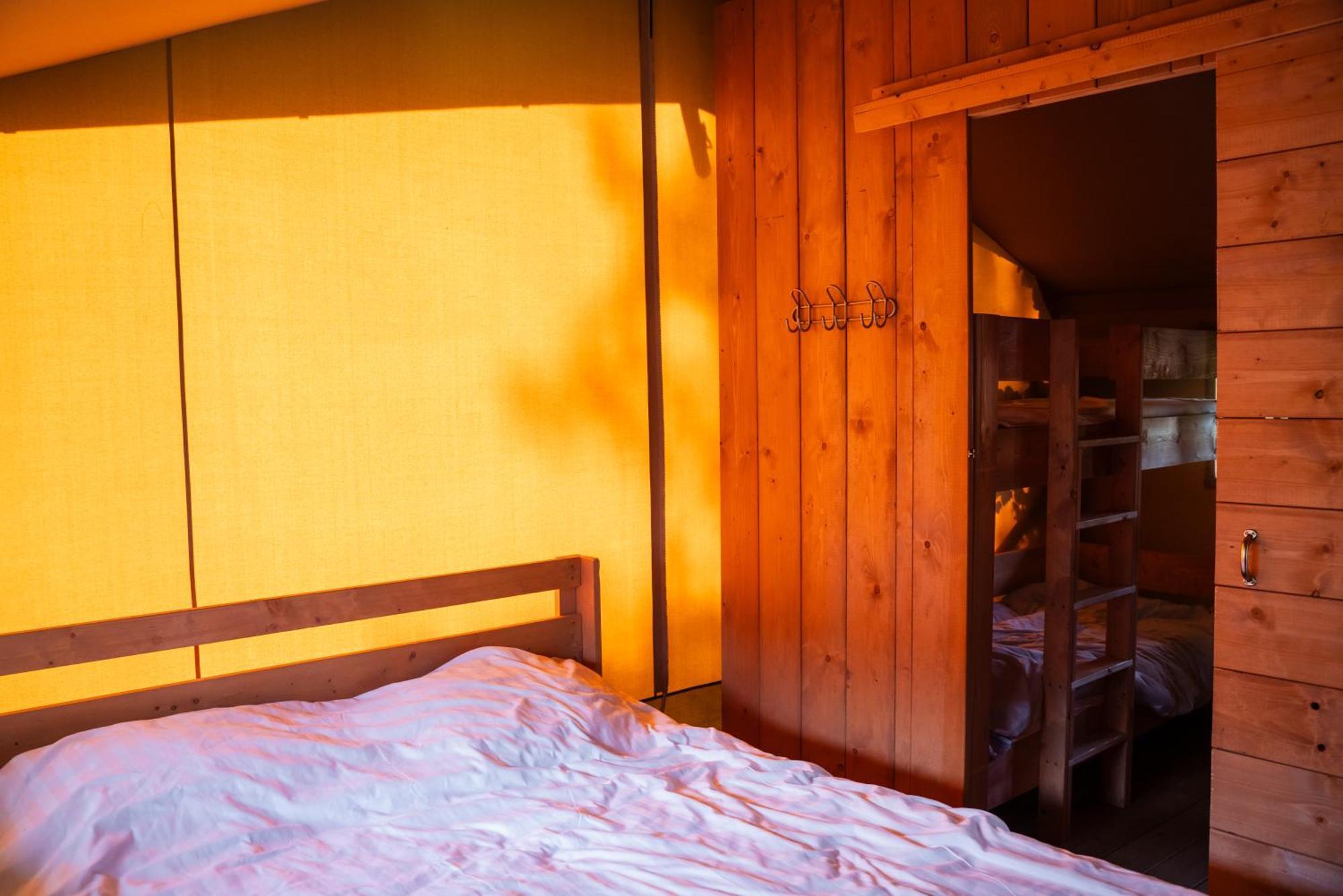 Camping De Chenefleur Tintigny Room photo