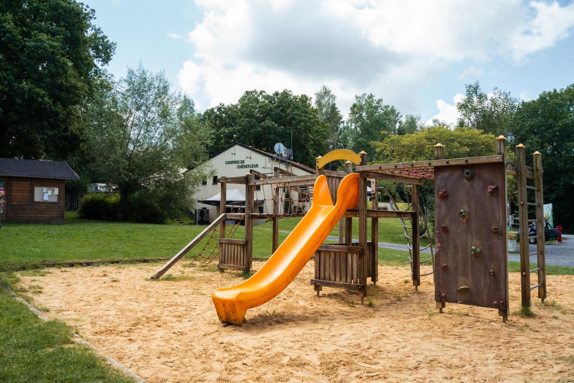 Camping De Chenefleur Tintigny Exterior photo