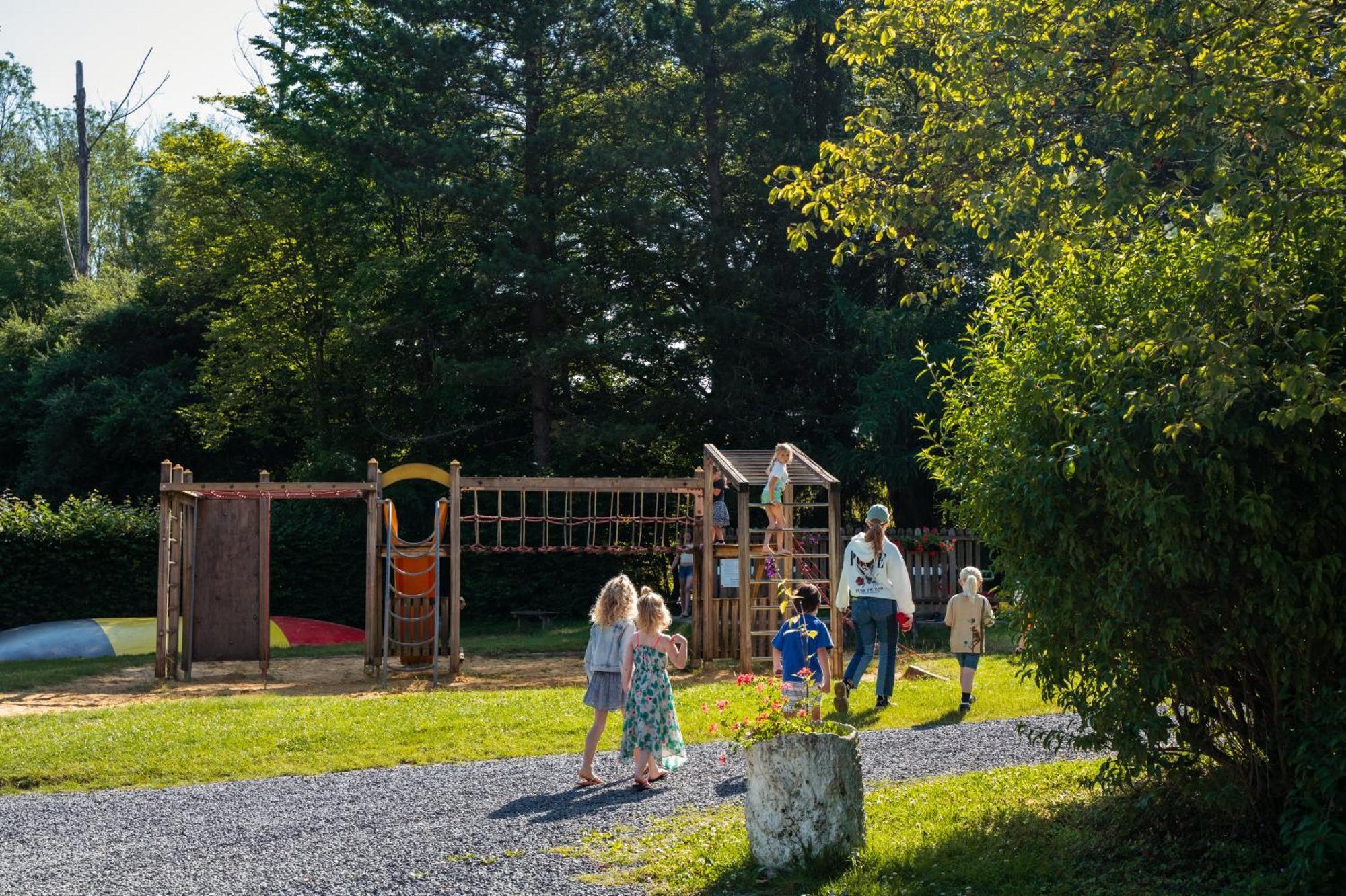 Camping De Chenefleur Tintigny Exterior photo